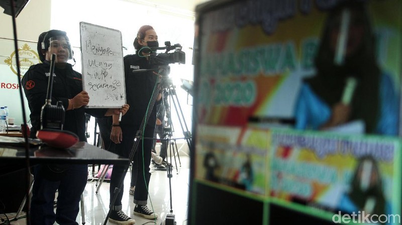 Pandemi COVID-19 membuat Universitas Sahid harus menggelar orientasi mahasiswa baru secara daring, Selasa (22/9/2020). Hal itu dilakukan untuk mencegah penyebaran COVID-19.