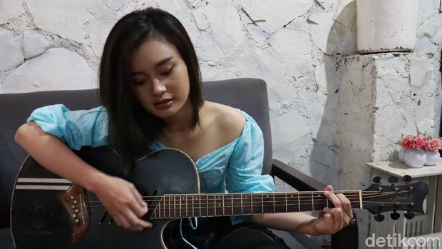 Liya Si Gadis Cantik yang Foto KTP-nya Viral