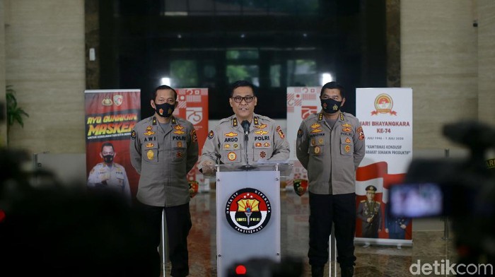 Kapolri Jenderal Idham Azis menerbitkan maklumat Kapolri tentang kepatuhan protokol kesehatan dalam tahapan pemilihan 2020.