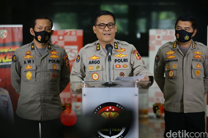 Kapolri Jenderal Idham Azis menerbitkan maklumat Kapolri tentang kepatuhan protokol kesehatan dalam tahapan pemilihan 2020.