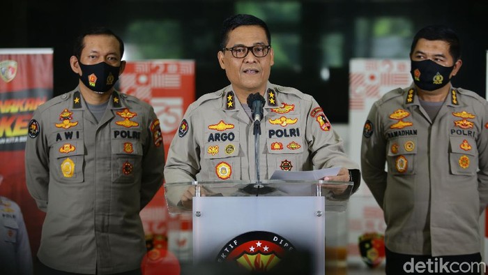 Kapolri Jenderal Idham Azis menerbitkan maklumat Kapolri tentang kepatuhan protokol kesehatan dalam tahapan pemilihan 2020.