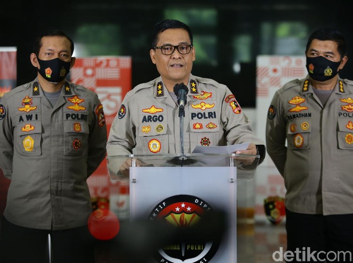 Kapolri Jenderal Idham Azis menerbitkan maklumat Kapolri tentang kepatuhan protokol kesehatan dalam tahapan pemilihan 2020.