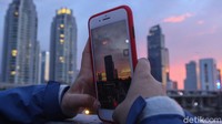 Senja memperlihatkan keindahannya pascaibu kota diguyur hujan dalam beberapa hari terakhir.
