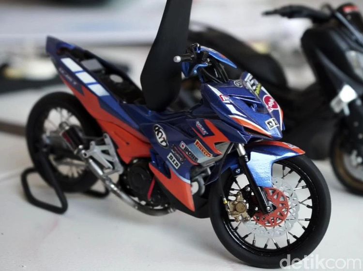 Keren! Miniatur Motor Ini Berbahan Pipa Air