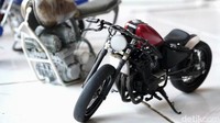Miniatur motor itu sudah laku terjual ke sejumlah wilayah di tanah air seperti Jakarta, Bandung, Medan, dan Jawa Tengah. 