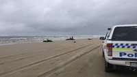 Adapun tantangan dalam misi penyelamatan ini adalah arus laut yang kuat. Penyelamat mengatakan bahwa paus pilot dapat bertahan hidup selama tiga atau empat hari di pantai dan banyak di kelompok ini berada dalam kondisi basah dan suhu tubuh yang baik. Tasmania Police via Getty Images  