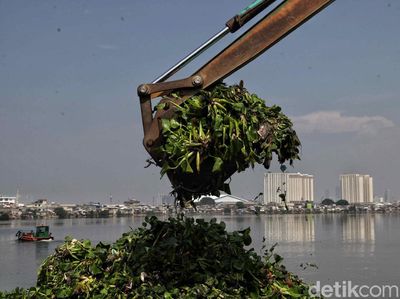 Foto Pengerukan Waduk Pluit Siap Antisipasi Banjir