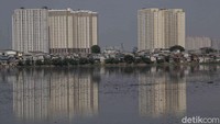 Kegiatan pengerukan waduk dan sungai diharapkan bisa menambah kapasitas daya tampung air untuk menghadapi musim hujan.  