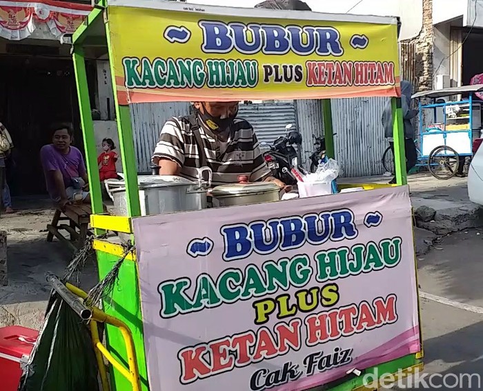 Begini Cara Penjual Bubur di  Surabaya Jaga Kemampuan 