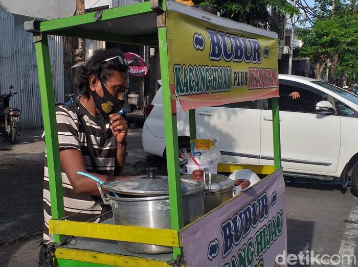 Penasaran, Penjual Bubur di Surabaya Jago Bahasa Jepang Belajar dari Mana?