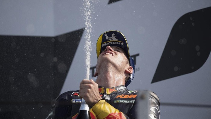 MISANO ADRIATICO, ITALY - SEPTEMBER 20: Pol Espargaro of Spain and Red Bull KTM Factory Racing celebrates the third place with champagne on the podium at the end of the MotoGP race during the MotoGP Of San Marino - Race at Misano World Circuit on September 20, 2020 in Misano Adriatico, Italy. (Photo by Mirco Lazzari gp/Getty Images)