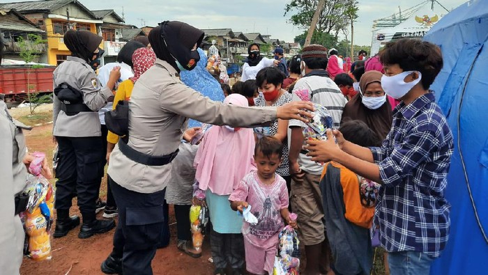 Polres Pelabuhan Tanjung Priok Beri Bantuan ke Korban Kebakaran di Jakarta Utara