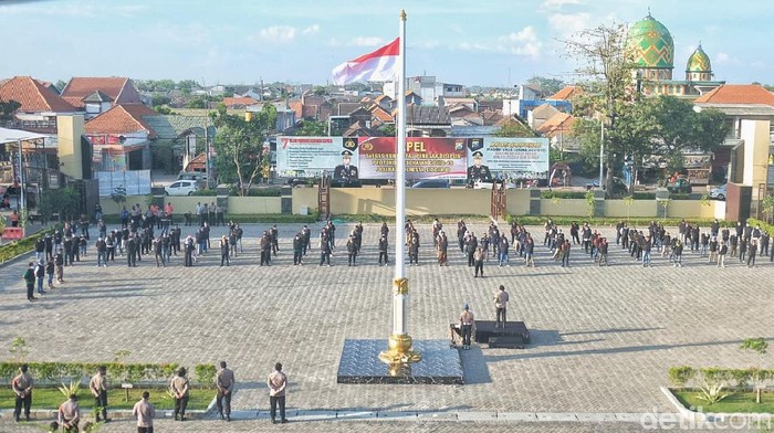 Polisi Sidoarjo membentuk Satgas Komunitas Penegak Disiplin Protokol Kesehatan C0VID-19. Itu dilakukan untuk mencegah adanya klaster Pilkada.