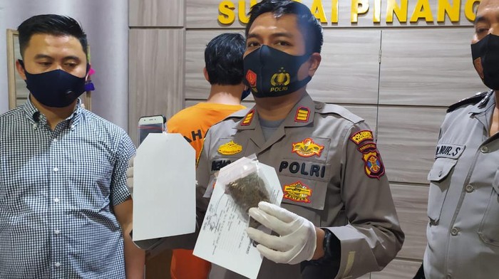 Polsek Sungai Pinang tangkap pengedar ganja di kalangan pelajar dan mahasiswa di Samarinda, Kaltim