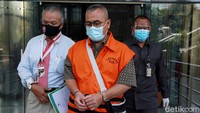 Sementara, mantan Kepala Dinas PUPR Kutai Timur Aswandini ditetapkan KPK sebagai tersangka dalam kasus dugaan suap proyek infrastruktur Kutai Timur (Kutim).