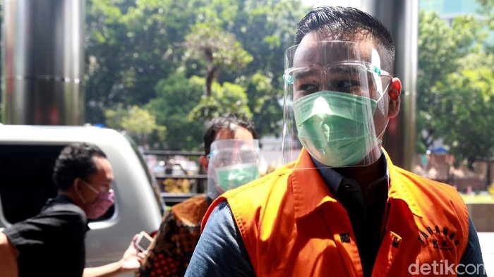 Menantu eks Sekretaris MA Rezky Herbiyono diperiksa KPK, Jakarta, Selasa (22/9/2020).