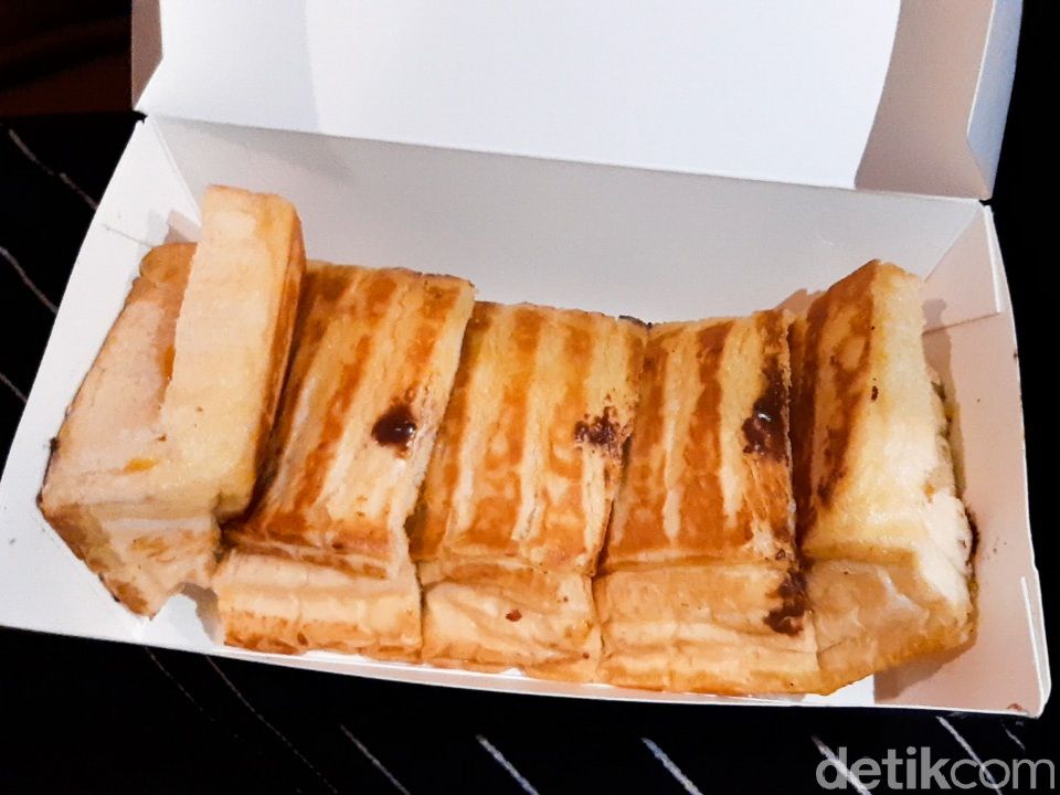 Roti Bakar Agus Robaba 3 Jam Ludes 300 Porsi!