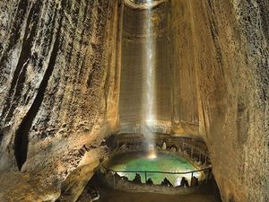 Ajaib! Air Terjun Warna-warni Ini Ada di Bawah Tanah
