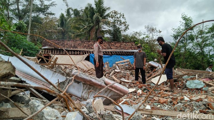 Rumah di Ponorogo Viral Usai Dirobohkan Anak Kandung