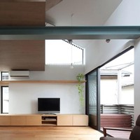 Jika dari luar rumah ini terlihat kecil, bagian dalamnya justru terlihat cukup luas. Selain itu kamu juga bisa bernostalgia dengan masa kecilmu. Foto: dok. Masayoshi Ishii