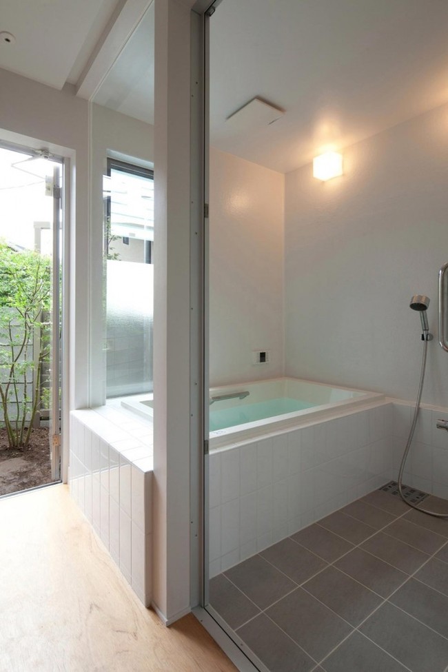 Rumah unik ini memiliki dapur, kamar mandi, ruang makan, kamar tidur, serta ruang penyimpanan untuk barang-barangmu. Foto: dok. Masayoshi Ishii