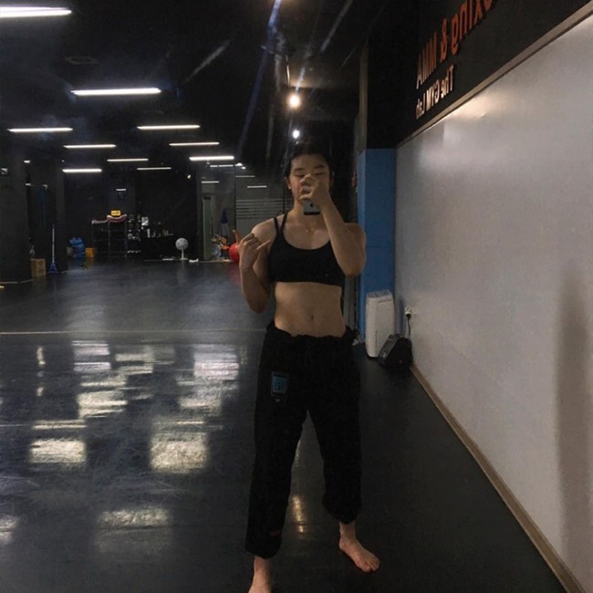 Menerima banyak atensi dari Army, Seo Ji Yeon berterima kasih kepada para penggemar sepupunya dan meminta dukungan mereka untuk kariernya. Foto: Instagram @jiyeon.s_0