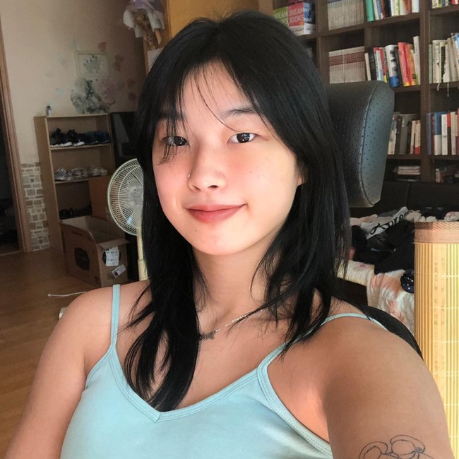 Seo Ji Yeon kini aktif berlatih sebagai petarung MMA. Sebelumnya ia bercita-cita untuk masuk ke ONE Championship. Ji Yeon pun berniat untuk memakai lagu BTS ke masuk ke ring pertandingan. Foto: Instagram @jiyeon.s_0