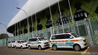 Saat ini mobil jenazah hingga ambulans telah disiagakan di Stadion Patriot Candrabhaga.