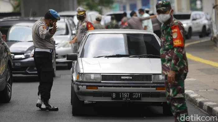 Operasi yustisi terkait penerapan protokol kesehatan terus digalakan di kawasan Ibu Kota. Sejumlah sanksi diberikan kepada warga yang abai protokol kesehatan.