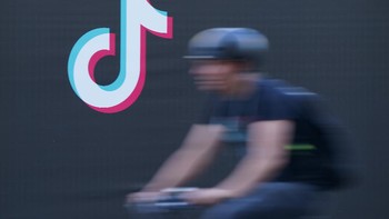 TikTok Global akan menjadi perusahaan independen di AS yang berkantor pusat di AS. Sementara, empat dari lima orang direksi TikTok Global akan dijabat oleh warga negara Amerika Serikat. Klausul ini yang dinilai memberatkan pihak China (Sean Gallup/Getty Images)