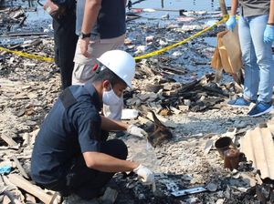 Puslabfor Olah TKP Kebakaran Gudang Kayu yang Hanguskan 100 Rumah di Jakut