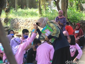 Kisah Yanti Lidiati yang Gigih Rangkul Anak Istimewa