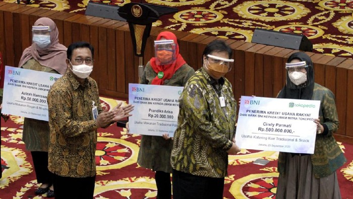 BNI menyalurkan Kredit Usaha Rakyat (KUR) kepada mitra platform digital. Menteri Koordinator Bidang Perekonomian Airlangga Hartarto turut menghadiri acara tersebut.