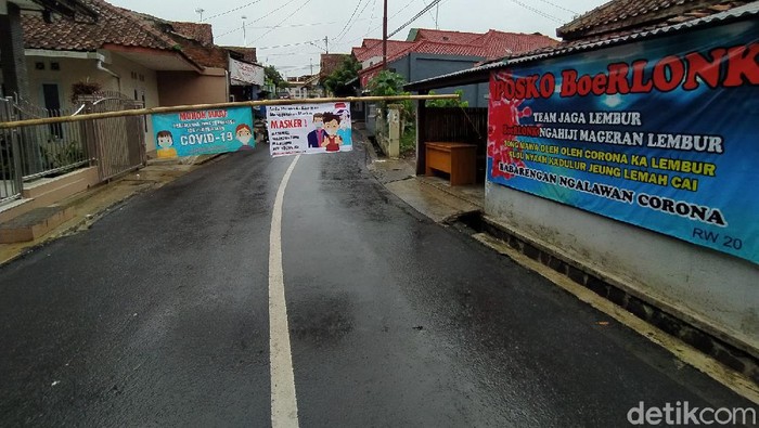 Akses jalan di Ciamis dibatasi demi mencegah penyebaran COVID-19.