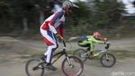 Aksi Pebalap Cilik Berlatih Sepeda BMX di Yogyakarta