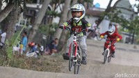 Dalam latihan tersebut, anak-anak itu dilatih kecepatan dan ketangkasannya.