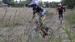 Aksi Pebalap Cilik Berlatih Sepeda BMX di Yogyakarta