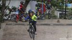 Aksi Pebalap Cilik Berlatih Sepeda BMX di Yogyakarta