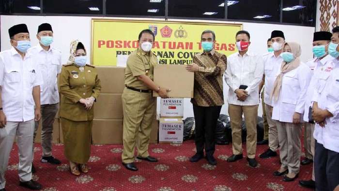 Bantuan Alat Tes PCR dan Ventilator untuk Tangani Corona di Lampung Partai Gerindra memberikan bantuan 5.000 alat tes PCR dan enam unit ventilator kepada Pemprov Lampung. Bantuan ini untuk penanganan kasus Corona di Lampung.