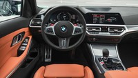 Interior M3 Saloon yang juga ga kalah keren dan menawarkan kesan sport. Foto: Pool (autocar)