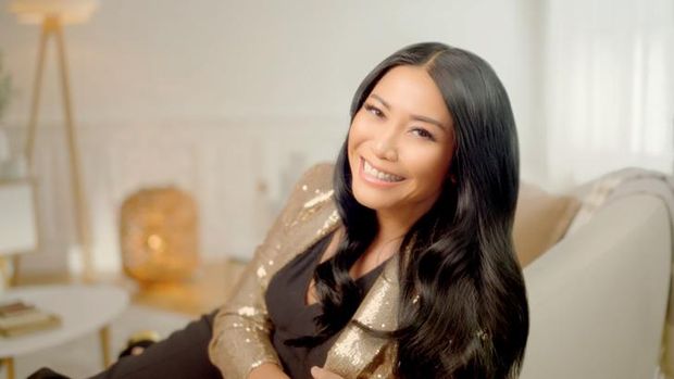 Duta shampoo Pantene Anggun C. Sasmi