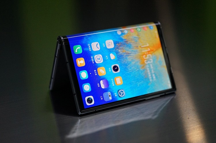 Sukses menghadirkan ponsel layar lipat pertama tahun lalu, kini Royole menghadirkan generasi keduanya. Flexpai 2 nama yang disandangnya dan dibanderol lebih murah dari Galaxy Z Fold 2.