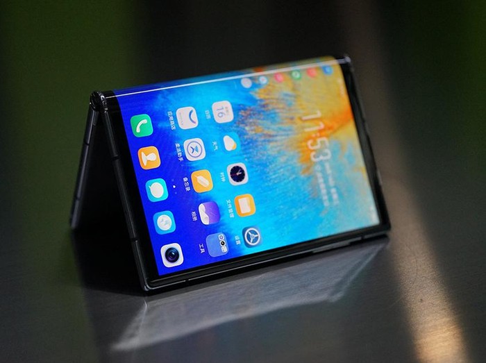 Sukses menghadirkan ponsel layar lipat pertama tahun lalu, kini Royole menghadirkan generasi keduanya. Flexpai 2 nama yang disandangnya dan dibanderol lebih murah dari Galaxy Z Fold 2.