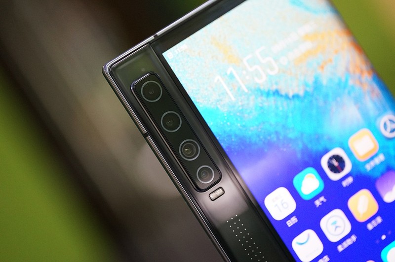 Sukses menghadirkan ponsel layar lipat pertama tahun lalu, kini Royole menghadirkan generasi keduanya. Flexpai 2 nama yang disandangnya dan dibanderol lebih murah dari Galaxy Z Fold 2.