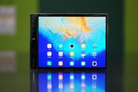 Sukses menghadirkan ponsel layar lipat pertama tahun lalu, kini Royole menghadirkan generasi keduanya. Flexpai 2 nama yang disandangnya dan dibanderol lebih murah dari Galaxy Z Fold 2.