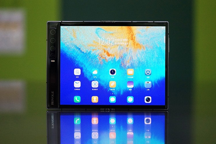 Sukses menghadirkan ponsel layar lipat pertama tahun lalu, kini Royole menghadirkan generasi keduanya. Flexpai 2 nama yang disandangnya dan dibanderol lebih murah dari Galaxy Z Fold 2.