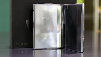 Royole membawa sejumlah pembaruan pada ponsel layar lipat barunya ini. Foto: doc. SinaMobile