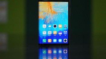 Sementara memori internalnya menggunakan UFS 3.0 berkapasitas 256 GB dan 512 GB. Foto: doc. SinaMobile