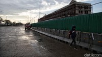 Jokowi mengizinkan pembangunan di empat pulau reklamasi itu lewat terbitnya Perpres Nomor 60 Tahun 2020 tentang Rencana Tata Ruang Kawasan Perkotaan Jakarta Bogor Depok Tangerang Bekasi Puncak dan Cianjur, yang dia teken pada 13 April 2020.