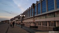 Perpres ini memberi arahan, koefisien zona terbangun di pulau reklamasi ini paling tinggi 40%. Pulau-pulau di sini perlu menyediakan prasarana dan sarana minimum pendukung kegiatan evakuasi bencana.